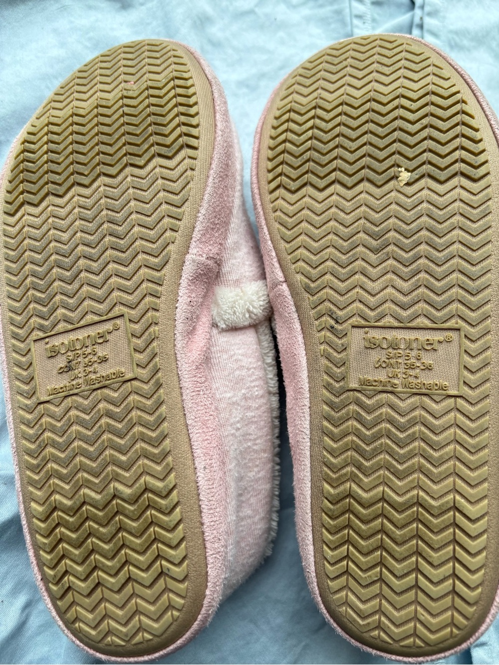 Isotoner pink slippers, size 5/6 - Picture 2 of 2